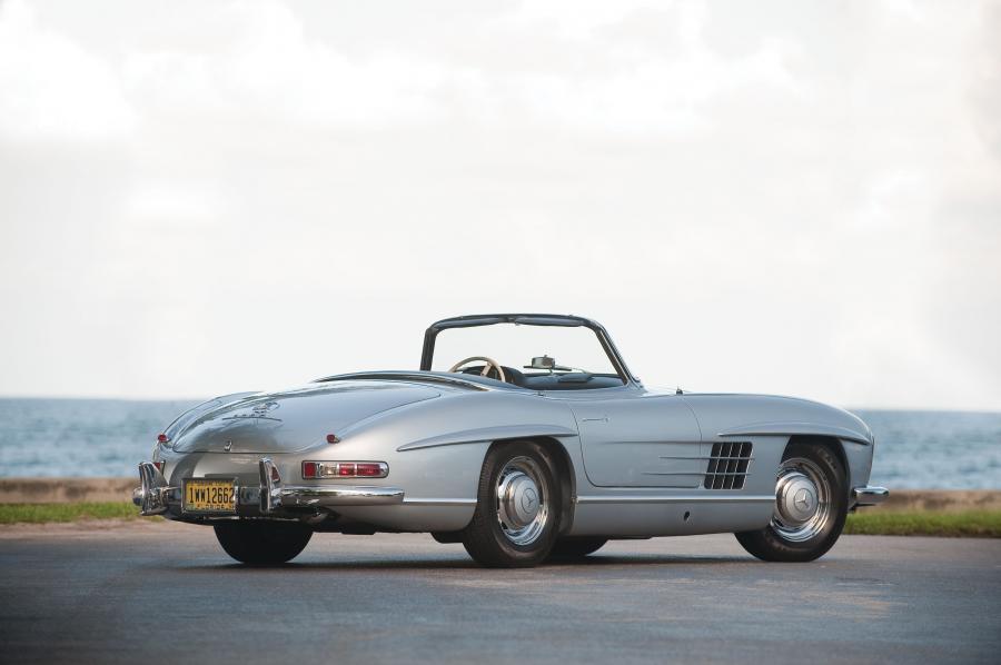  Mercedes-Benz 300 SL Roadster 1961 года  (фото 3 из 30)